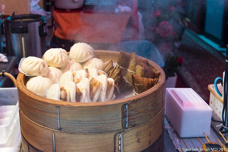 20150314_094457 D4S.jpg - Steamed buns, Kobe Chinatown